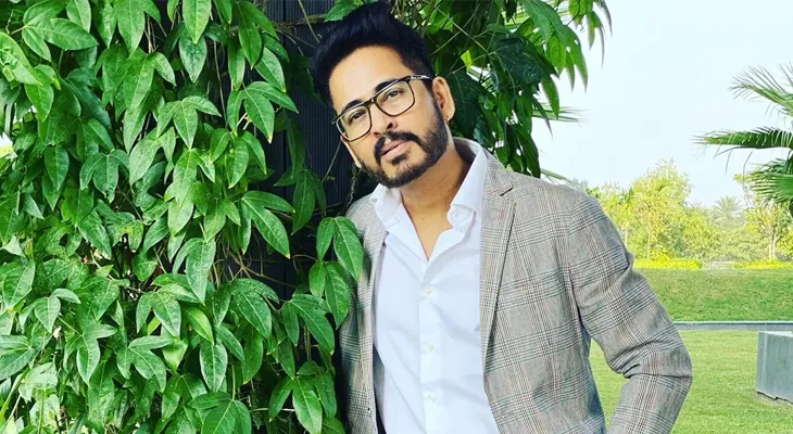 ‘খড়্গপুর আইআইটিতে অর্থের বিনিময়ে কর্মী নিয়োগ হিরণের’, রেল শহরে বিধায়কের বিরুদ্ধে পোস্টার