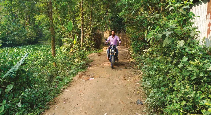 বরুইয়ে বেহাল রাস্তা, ভোট বয়কটের হুঁশিয়ারি