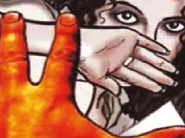 কাটোয়ায় এক যুবতীকে ধর্ষণের অভিযোগে পুলিশকর্মী গ্রেফতার