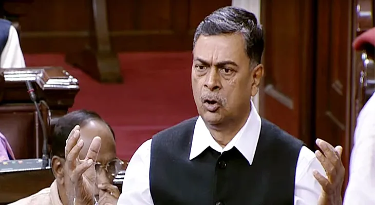 সাসপেন্ড হওয়ার পর বিজেপি ছাড়লেন প্রাক্তন কেন্দ্রীয় মন্ত্রী আর কে সিং
