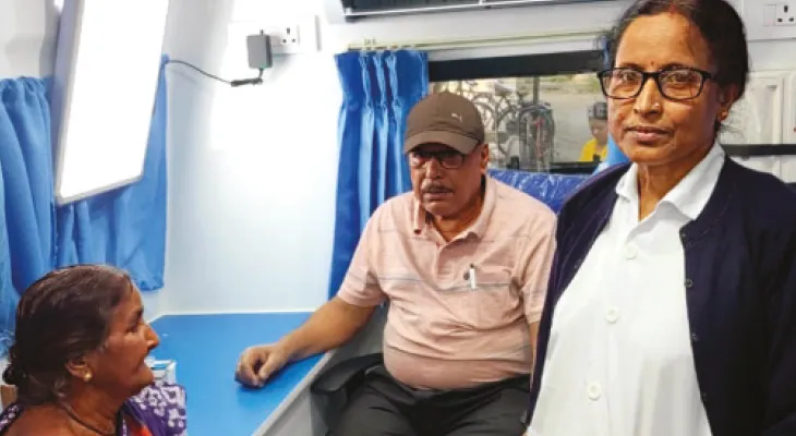 উত্তর ২৪ পরগনা: শুরু ‘দুয়ারে হাসপাতাল’, চারদিনে চিকিৎসা পেলেন এক হাজারের বেশি মানুষ