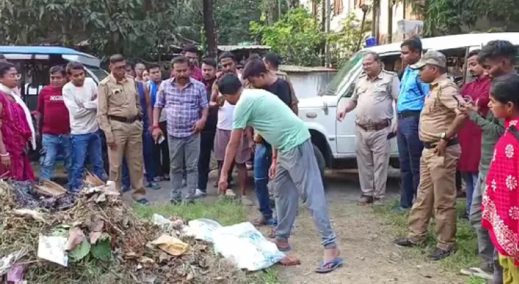 অশোকনগরে শিশুর বস্তাবন্দি মৃতদেহ নিয়ে কুকুরের টানাটানি