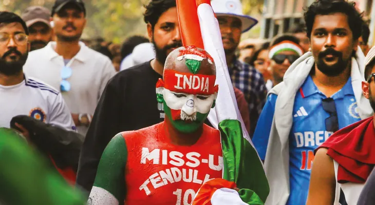 ‘তিনদিনে খেলা শেষ, তাও হার...’! হতাশ মাঠ-ফেরত ক্রিকেটপ্রেমীরা