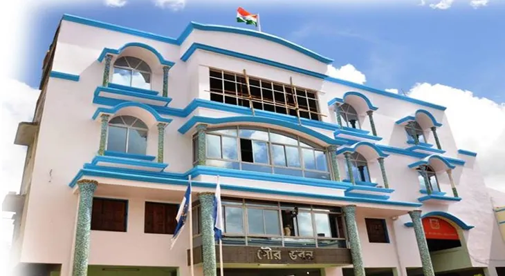রানাঘাট: ফুটপাত ছাড়িয়ে রাস্তায় দোকানপাট, পুরসভার উদাসীনতায় ক্ষুব্ধ বাসিন্দারা