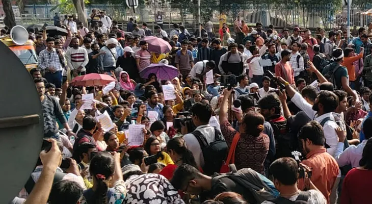 বিকাশ ভবন অভিযানে এসএসসি-এসএলএসটি চাকরিপ্রার্থীরা, করুণাময়ীতে উত্তেজনা