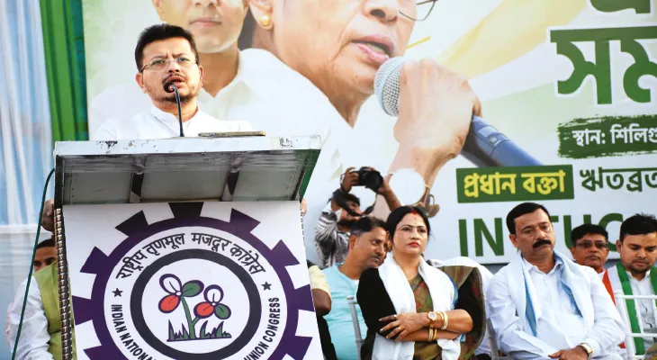 এসআইআর: মৃত ভুবনচন্দ্রের বাড়িতে গেলেন ঋতব্রত-গৌতম
