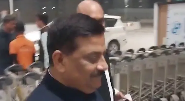 পাটনা থেকে বিহারের উদ্দেশে রওনা দিলেন কেন্দ্রীয় মন্ত্রী রাজীব রঞ্জন সিং ও জেডিইউ সাংসদ সঞ্জয় কুমার ঝাঁ