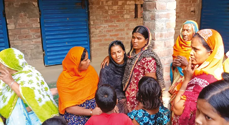 রানিনগরে বাড়িতে বোমা লুকিয়ে ফাঁসানোর চেষ্টা, আতঙ্কে বধূর মৃত্যু, কাঠগড়ায় পঞ্চায়েত সদস্যার ভাসুর সহ কয়েকজন