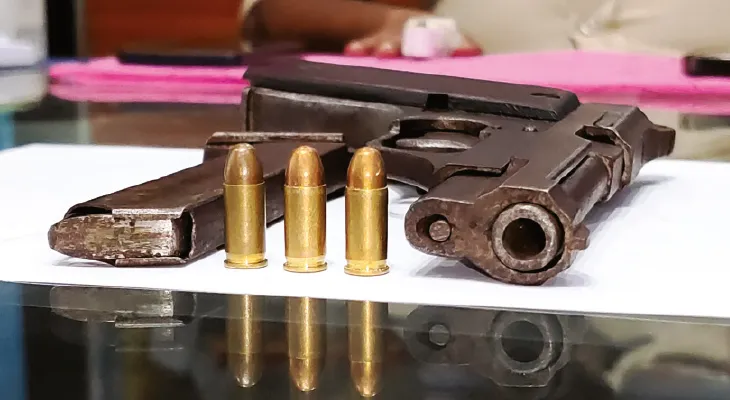 মুঙ্গের অতীত, ঝাড়খণ্ডের দুমকাতেই তৈরি হচ্ছে বেআইনি নানা আগ্নেয়াস্ত্র! দাম কম হওয়ায় বীরভূম দিয়ে পাচার হচ্ছে রাজ্যে