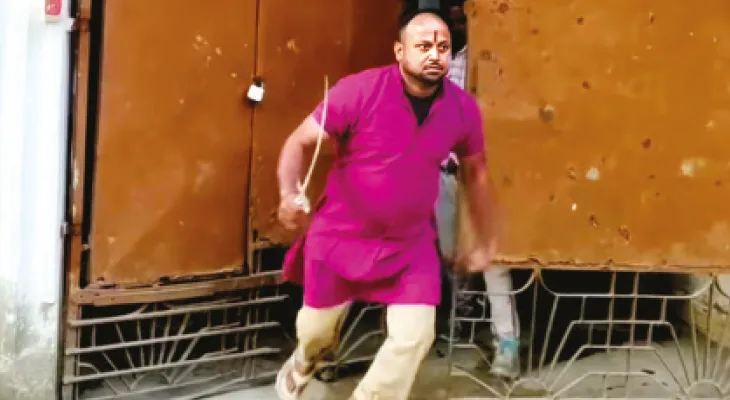 টেবিলে মদের বোতল, হাতে বন্দুক, সিউড়ির স্কুলে ঢুকে রিলস শ্যুট ঘিরে বিতর্ক