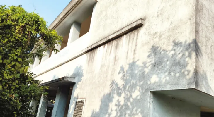 ছাত্র ও শিক্ষক দুয়েই টান, প্রায় দু’বছর ধরে বন্ধ খেজুরির স্কুল