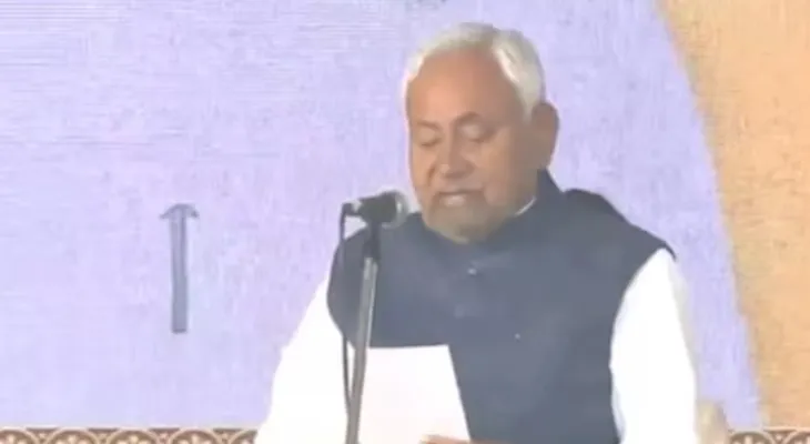 বিহারের মুখ্যমন্ত্রী হিসেবে শপথ নিলেন নীতীশ কুমার