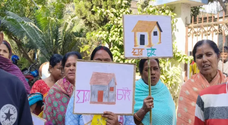 বাংলার বাড়ি প্রকল্পে চাঁচল ও কলিগ্রামে টাকা না দেওয়ায় নাম বাদ! বিক্ষোভ বিডিও অফিসে