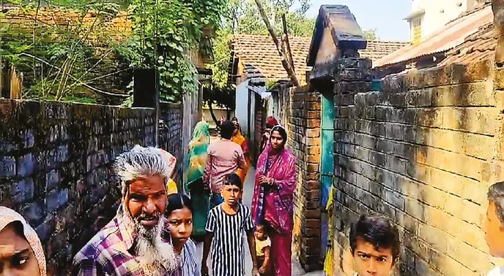 সামশেরগঞ্জে সিন্ডিকেট নিয়ে দুই গোষ্ঠীর লড়াই, ছাইপুকুরে গুলিবিদ্ধ ১, গ্রেফতার ৩