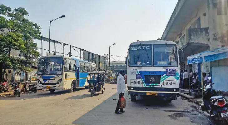 যাত্রী ‘হাইজ্যাক’ করছে বেসরকারি বাস! আরটিওর দ্বারস্থ এসবিএসটিসি