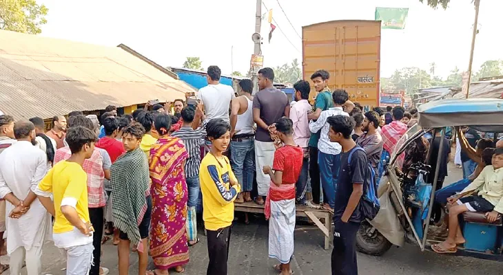 বাগনানের খাদিনানে ম্যাটাডরের  ধাক্কায় মৃত্যু শিশুর, পথ অবরোধ