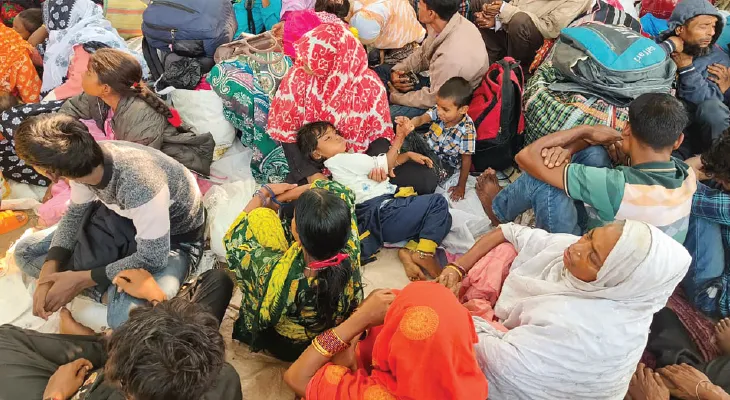 স্বামীরা ফিরে গিয়েছে বাংলাদেশে, এপারে আটকে অসহায় স্ত্রী-সন্তান