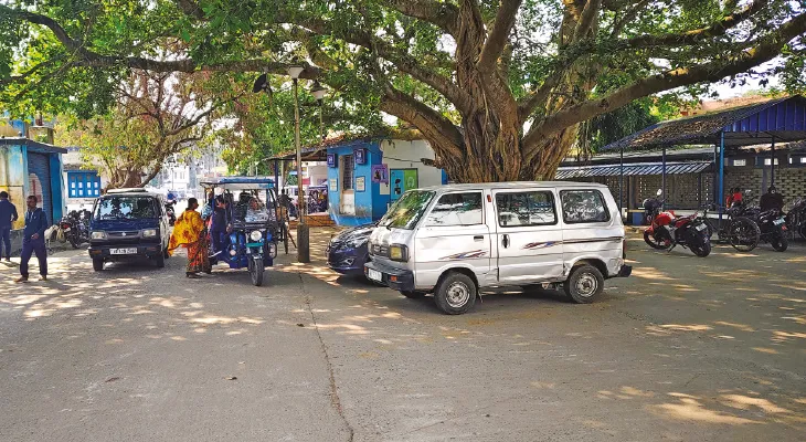 নবদ্বীপ হাসপাতাল চত্বর থেকে সরানো হল দোকান