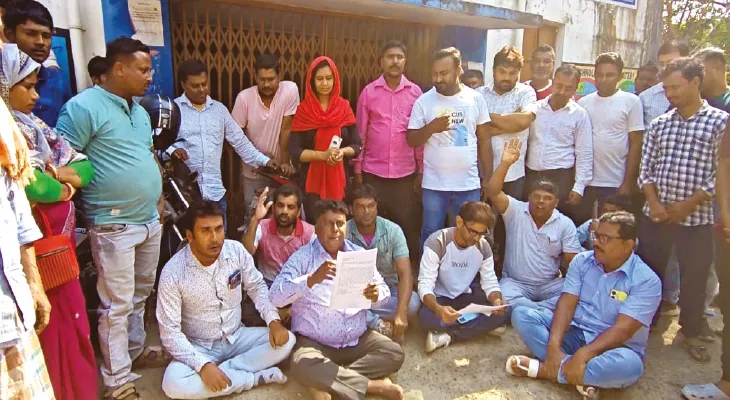 অনিয়মের অভিযোগ, ফরাক্কার বেনিয়াগ্রামে বিক্ষোভ