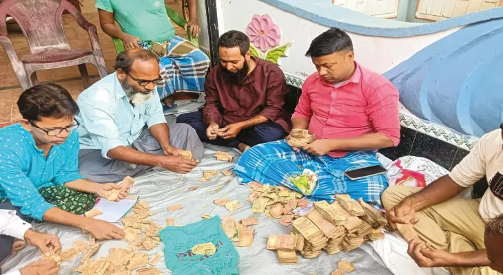 সালারে ভিক্ষুকের ভাঙা বাড়ি  থেকে কয়েক লাখ টাকা উদ্ধার!