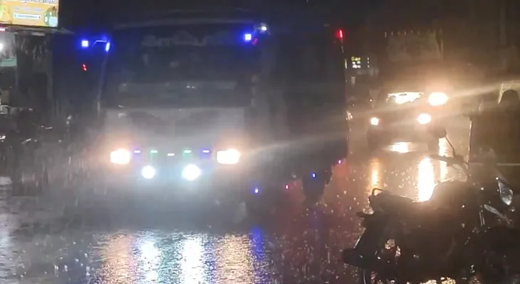 তামিলনাড়ুর তিরুভাল্লুরে প্রবল বৃষ্টি