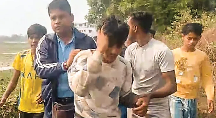 চলন্ত ধৌলিতে ছিনতাই, দুষ্কৃতী ধরতে ঝাঁপ দিয়ে হাত কাটা গেল মহিলার, ছিনতাইবাজদের গণপিটুনি