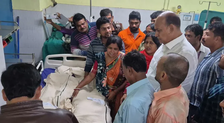 উলুবেড়িয়া মেডিকেল কলেজে গেলেন মন্ত্রী পুলক রায়