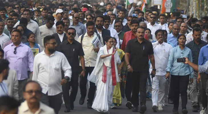 আমার সঙ্গে খেলতে এসো না, আমি খেললে ছুঁতেও পারবে না, নাগালও পাবে না: মমতা