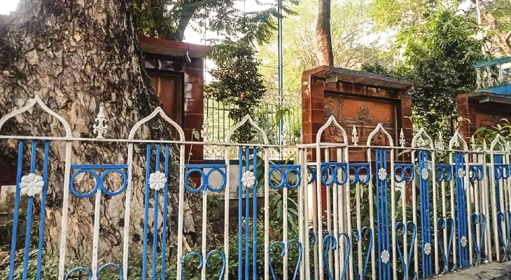বাগবাজারে নিবেদিতার ম্যুরাল চত্বর থেকে সরিয়ে নেওয়া হল বাসের সারি