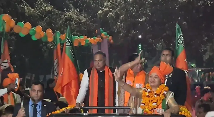 দিল্লির দক্ষিণপুরী এলাকায় মুখ্যমন্ত্রী রেখা গুপ্তার রোড শো