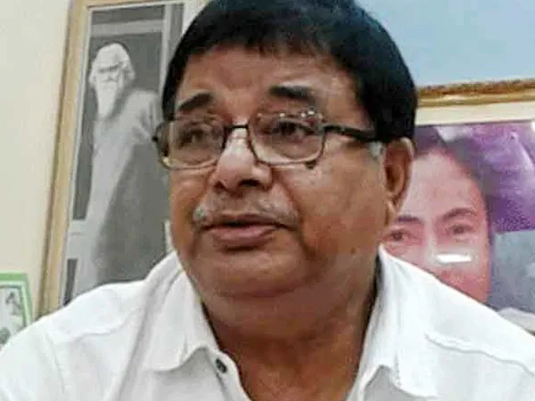 আজ ভোরে কলকাতা থেকে দিনহাটা থানায় নিয়ে আসা হয় প্রাক্তন উত্তরবঙ্গ উন্নয়ন মন্ত্রী উদয়ন গুহকে