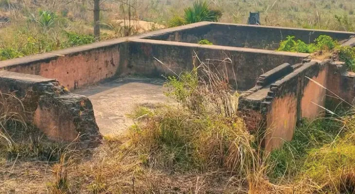 পরিকাঠামোর অভাবে বুদবুদের কসবায় চাঁদ সওদাগরের শিবমন্দিরে পর্যটকে টান