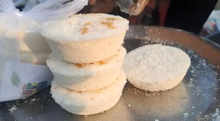 উত্তরবঙ্গে শীতের আমেজ শুরু, নজর কাড়ল ভাপা পিঠে
