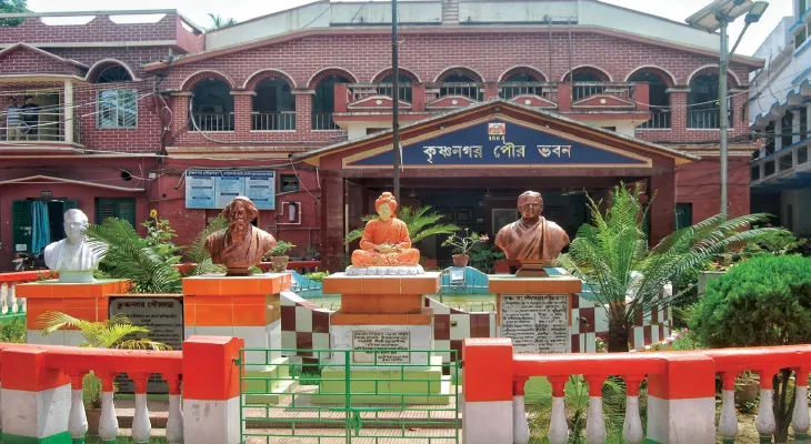 ১০০ অস্থায়ী কর্মীকে বসিয়ে দিচ্ছে পুরসভা, কাজে নিষ্ক্রিয়তার অভিযোগ কৃষ্ণনগরে