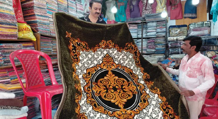 সস্তার চীনা কম্বলের দাপটে মনমরা কাশ্মীরের ব্যবসায়ীরা