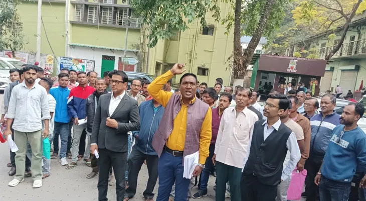 ক্ষতিপূরণ ছাড়াই জমির উপর দিয়ে গ্যাসের পাইপ লাইন, বিক্ষোভ কৃষকদের