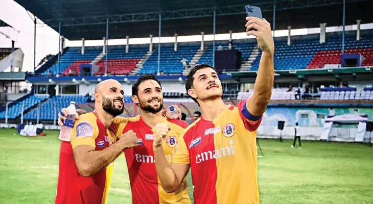 দাপটে সুপার কাপের ফাইনালে ইস্ট বেঙ্গল, খেতাবি লড়াইয়ে রশিদদের সামনে গোয়া, লাল কার্ড দেখলেন ব্রুজোঁ