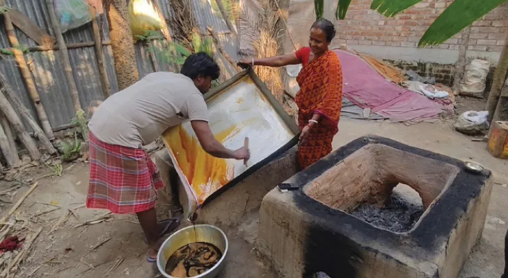 ইটাহারের নন্দনগ্রামের নলেন গুড় যাচ্ছে কোচবিহার থেকে কলকাতা