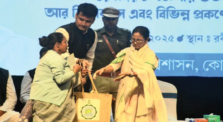 আড়াইশোর বেশি কাজের শিলান্যাস মমতার, উত্তরের আট জেলায় ৪২৮টি প্রকল্পের উদ্বোধন মুখ্যমন্ত্রীর