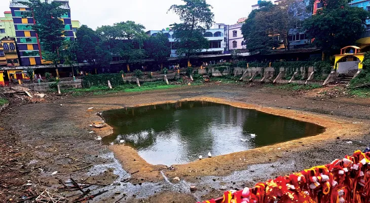 পাম্প চালিয়েও কুণ্ডের জল শেষই করা যাচ্ছে না, চাক্ষুষ করতে ভিড় তারাপীঠে