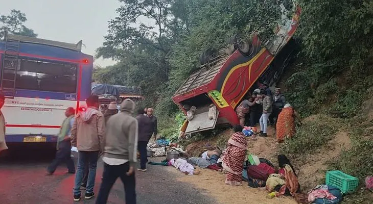 অন্ধ্রপ্রদেশে ভয়াবহ বাস দুর্ঘটনা, প্রা‌ণ গেল অন্তত ৯ জনের, শোক প্রকাশ প্রধানমন্ত্রীর