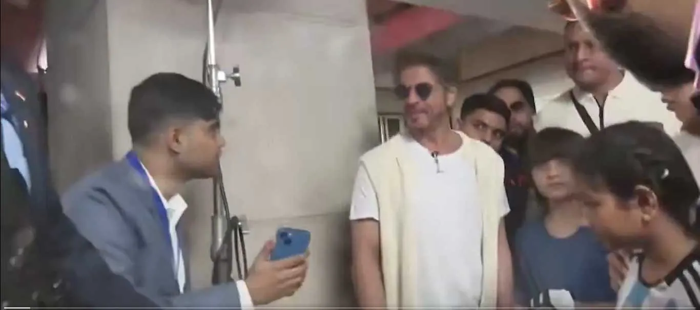 মেসির সঙ্গে সাক্ষাৎ শাহরুখের