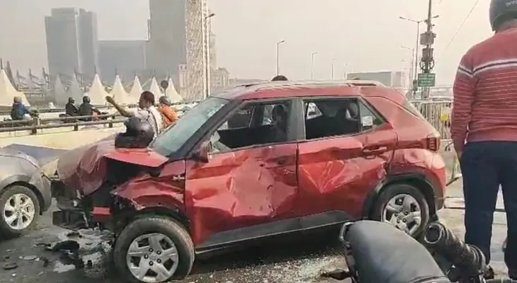 মা উড়ালপুলে দুর্ঘটনায় জখম ২, ভর্তি হাসপাতালে