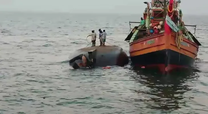 বাংলাদেশের উপকূল রক্ষী বাহিনীই বল্লম ছোড়ে, ট্রলারকে ধাক্কা মারে, অভিযোগ ভারতীয় মৎস্যজীবীদের