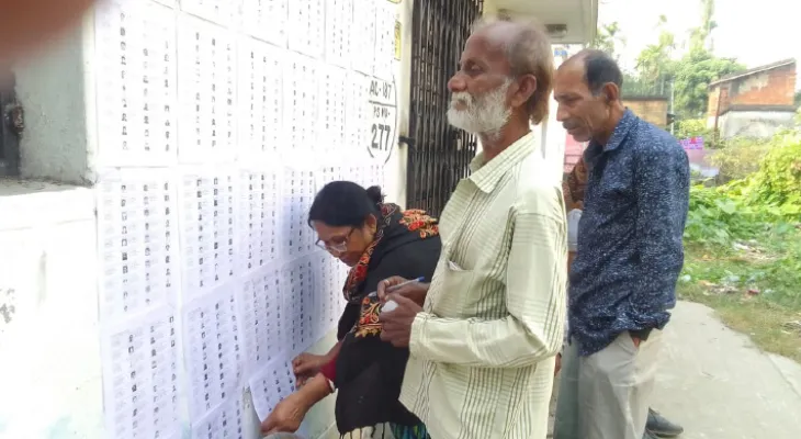 ‘নিখোঁজ’ ৫৮ হাজার, বাবার নামের জটিলতায় শুনানিতে পাঁচ লক্ষাধিক, হুগলিতে কমিশনের সামনাসামনি হবে ৯ লক্ষেরও বেশি