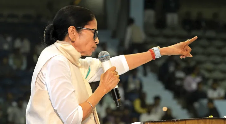 এসআইআরের অত্যাচারে বাংলাকে দমানো যাবে না, ব্যবসায়ী সম্মেলন মঞ্চ থেকে তোপ মমতার