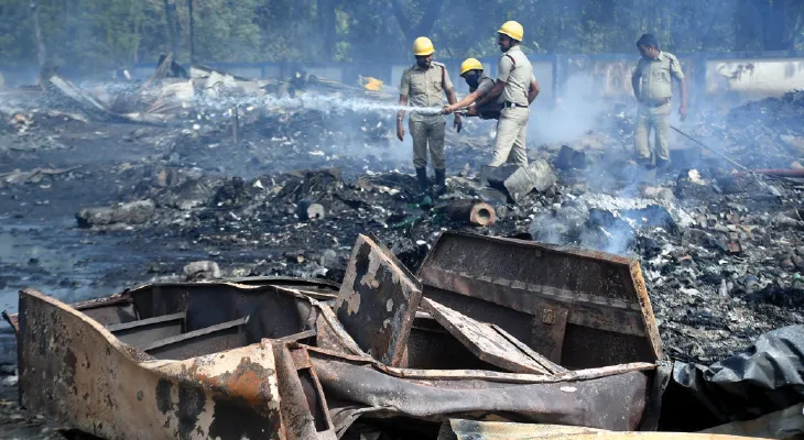 নিউটাউন অগ্নিকাণ্ডে ২৫০ ঝুপড়ি ভস্মীভূত, গৃহহীনদের জন্য ক্যাম্প