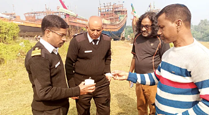 গভীর সমুদ্রে ট্রলার ডুবির তদন্তে নামল ভারতীয় উপকূলরক্ষী বাহিনী, এখনও তিনজনের খোঁজ নেই