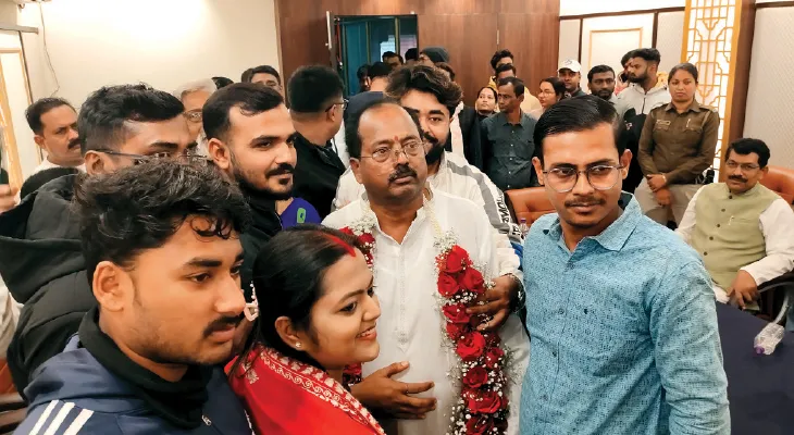 বনগাঁ পুরসভার চেয়ারম্যান দিলীপ মজুমদার, তৃণমূলে ২ কাউন্সিলার