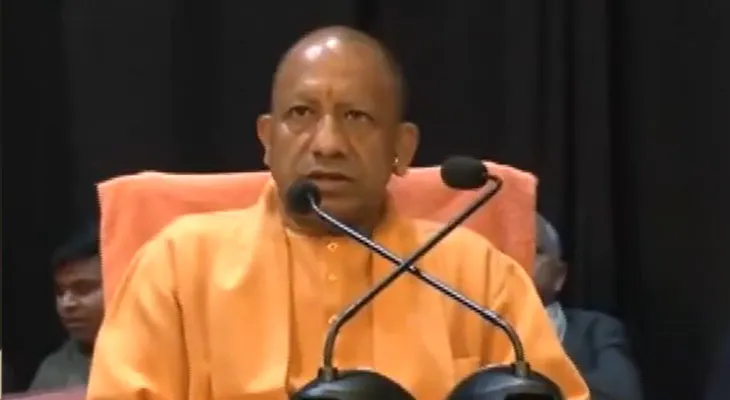 লখনউতে বৈঠকে উত্তরপ্রদেশের মুখ্যমন্ত্রী যোগী আদিত্যনাথ